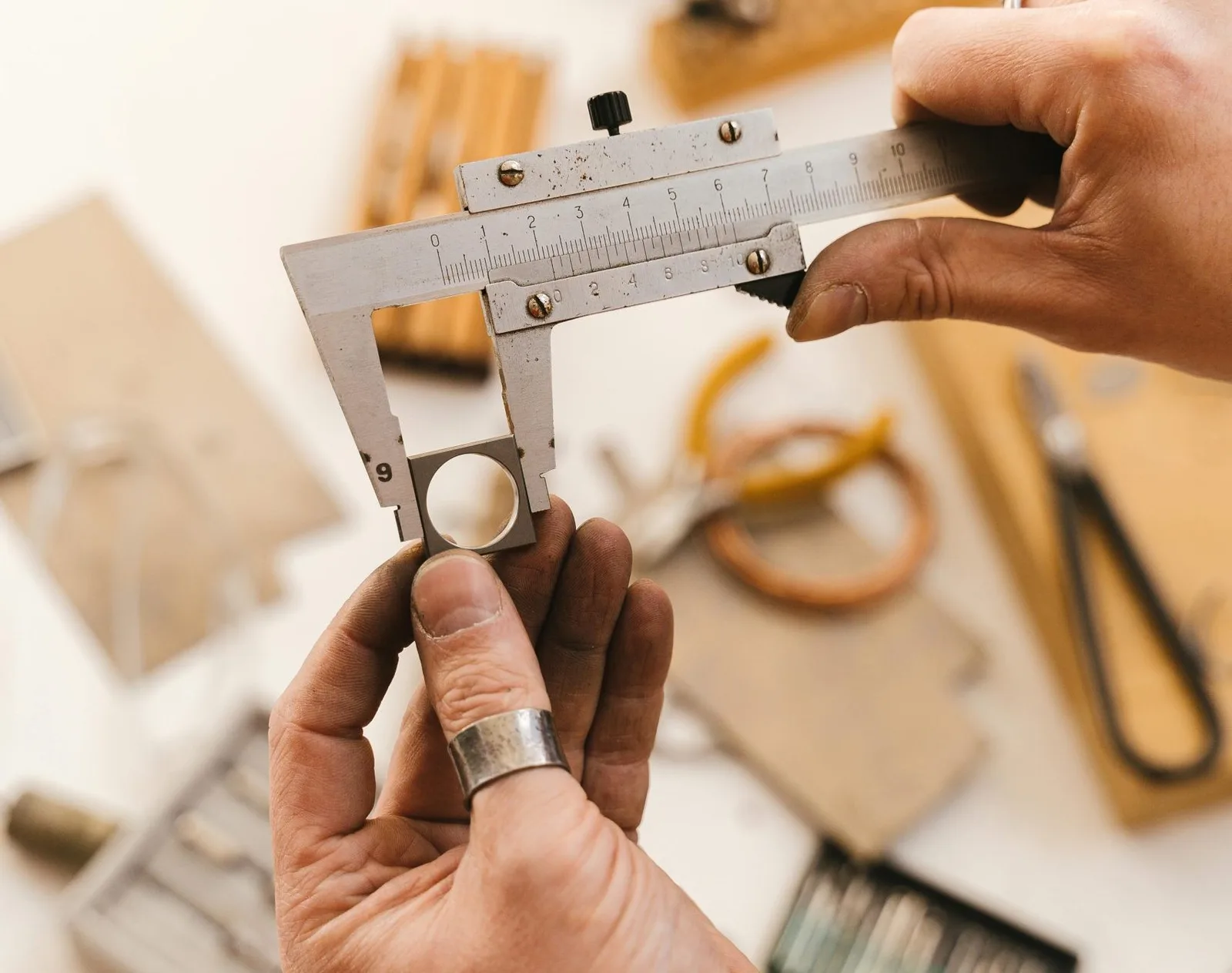 Équivalence taille bague : tableau FR, US, UK et astuces de conversion
