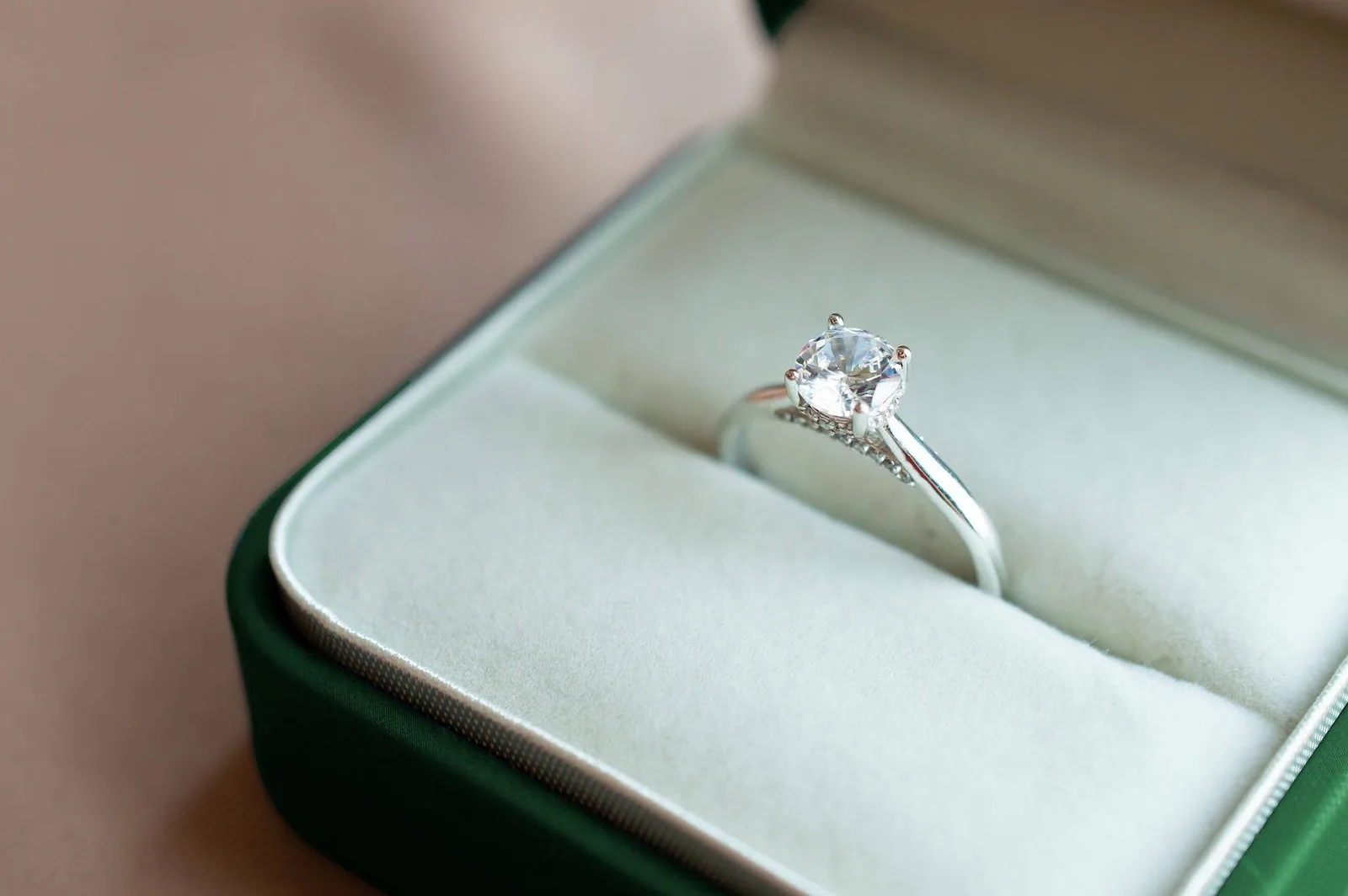 Des idées de looks à adopter avec une bague en diamant