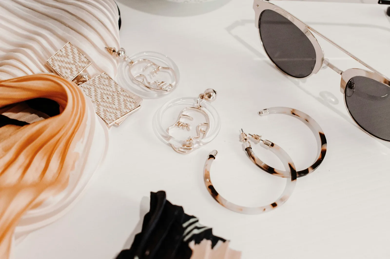 L’univers des accessoires féminins : élégance, art et sentiment